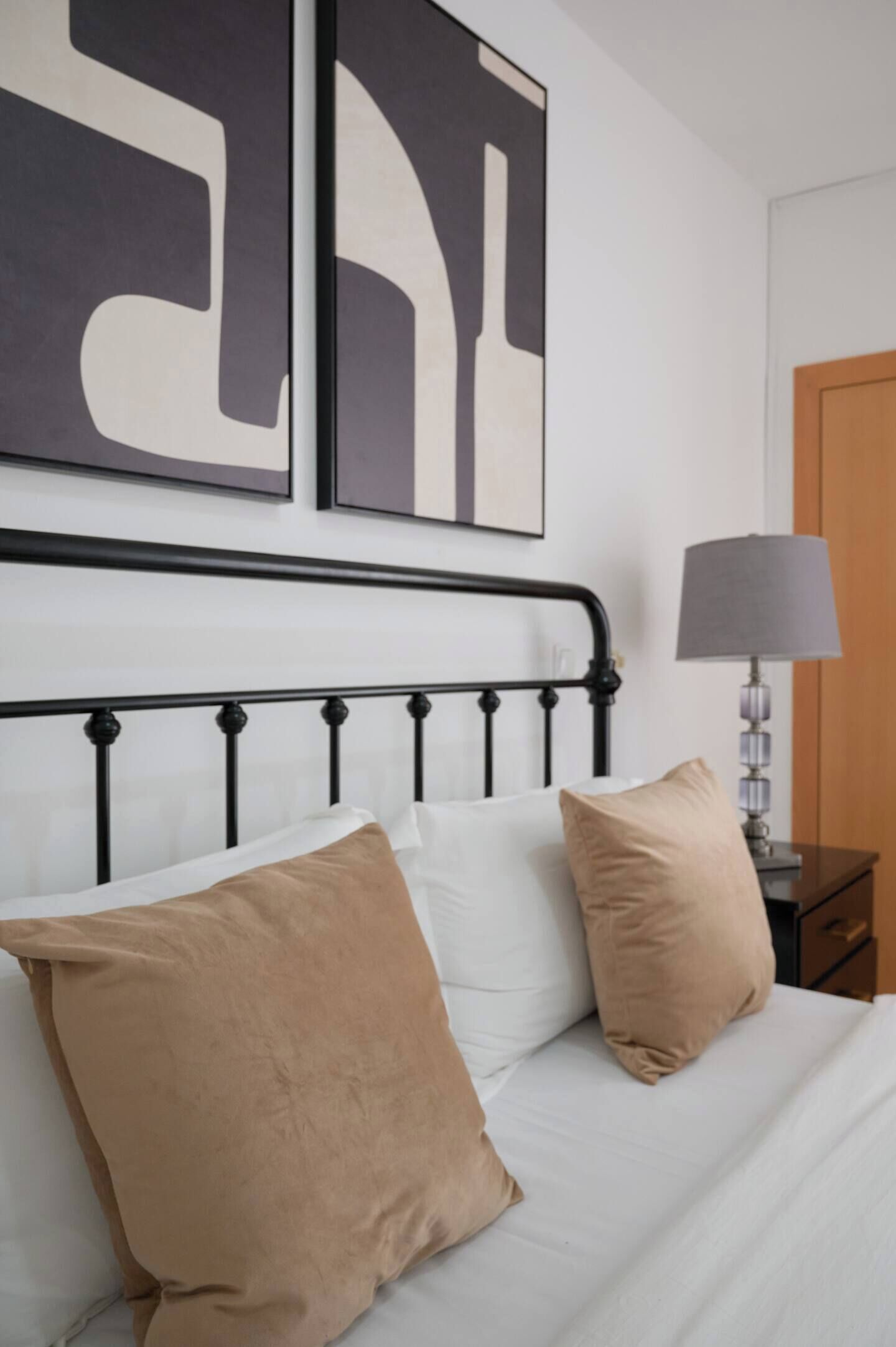 3 slaapkamers, een strijkplank/strijkijzer, gratis wifi, beddengoed