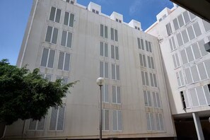 Exterior - Charming 3-bedroom apartment with AC in Praia (Praia)