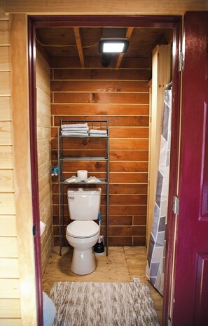 提供毛巾、番梘、廁紙