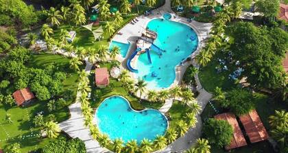 Pool • Game Room • Fire Pit • Resort Access