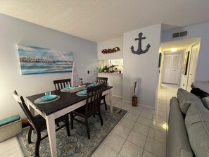 Dining - Cozy 1-bedroom condo, ground floor in gated 55+ condo complex in Port Charlotte (Port Charlotte)