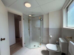 Hair dryer - Quiet and Cozy 2BR Home in Chatswood with Parking (Chatswood)