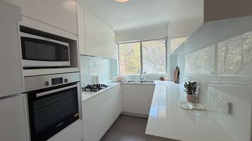 Fridge, microwave, oven, stovetop