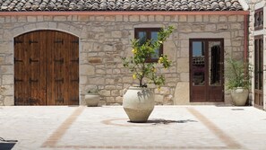 Exterior detail - Villa Vista Serena, Traditional Estate in Rural Modica (Modica)