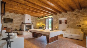 TV, fireplace, ping pong - Villa Vista Serena, Traditional Estate in Rural Modica (Modica)