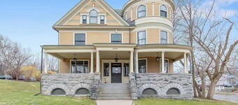 Westcott Mansion: 3BR Apt Near SU & JMA Dome