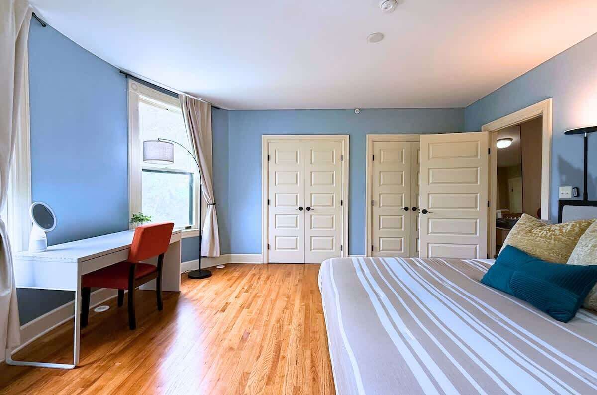 2 makuuhuonetta, työpöytä, silitysrauta/-lauta, Wi-Fi