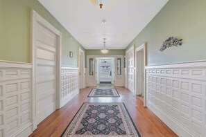 Interior - Westcott 2BD Apt in Mansion mins SU & JMA Dome (Syracuse)