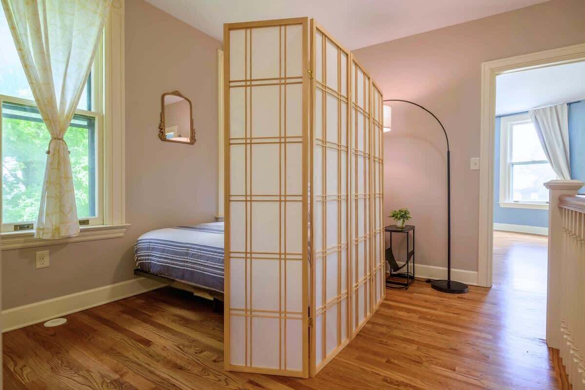 2 bedrooms, desk, iron/ironing board, WiFi