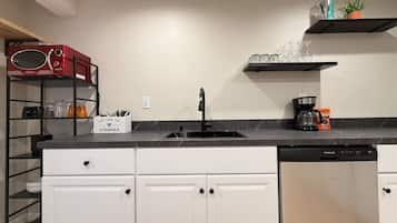 Coffee/tea maker, fridge, microwave, stovetop