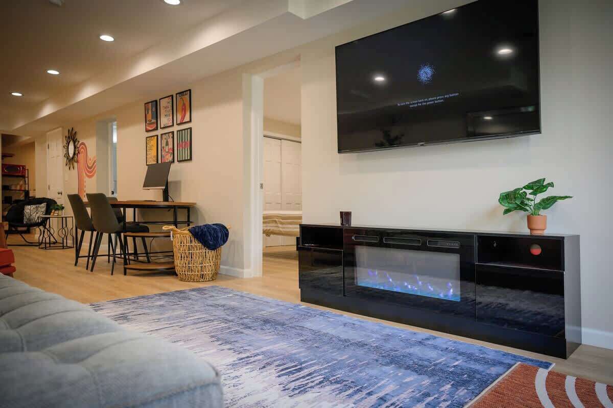 TV, fireplace, offices