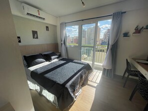 1 bedroom, free WiFi, bed sheets - Cozy studio just 50m from República Metro station. (São Paulo)