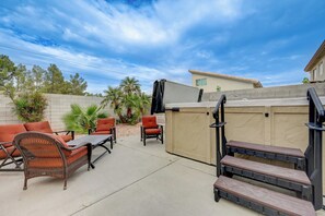 Terrace/patio - Spacious 5-bedroom house with Hot Tub & Pool Table (Las Vegas)