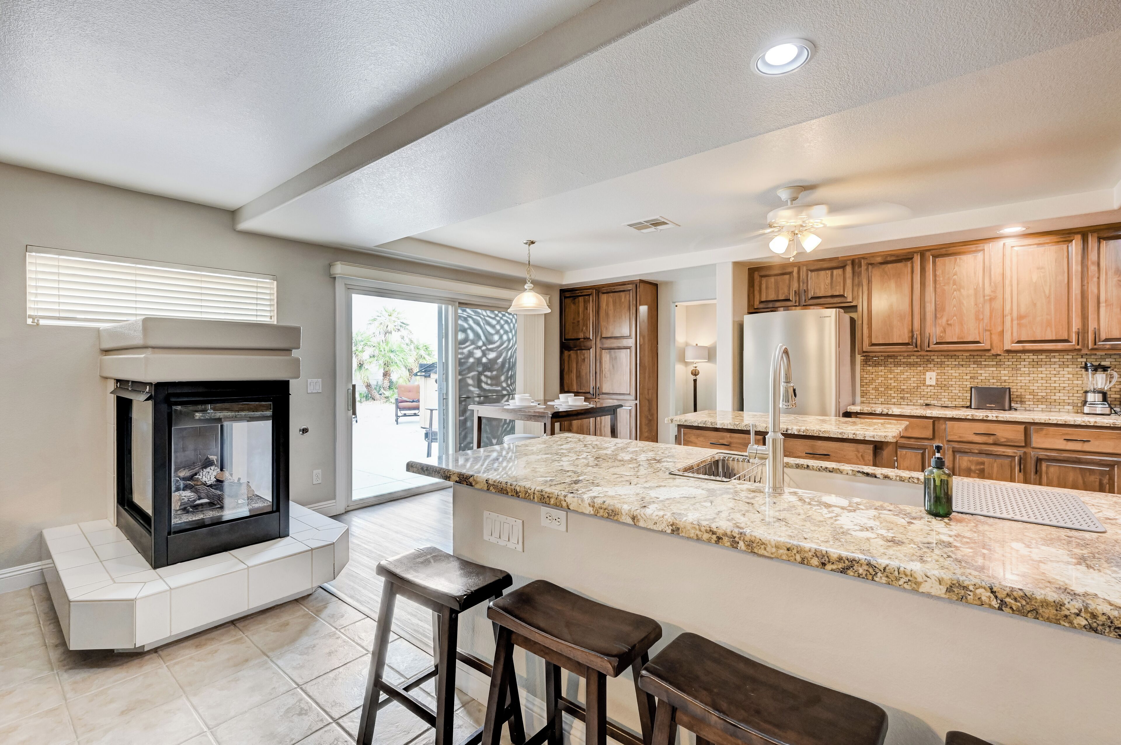 Mikrobølgeovn, ovn, kokeplater og oppvaskmaskin