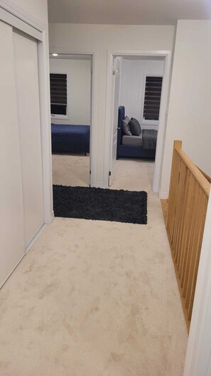 3 bedrooms, iron/ironing board, free WiFi, bed sheets - 3 BR, 3 WR House available near Niagara Falls, Brock univ and Premium Outlets. (Thorold)