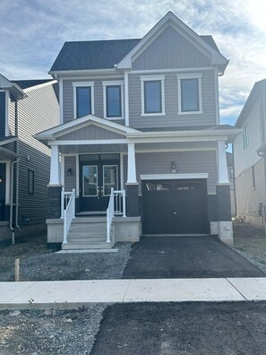 Exterior - 3 BR, 3 WR House available near Niagara Falls, Brock univ and Premium Outlets. (Thorold)