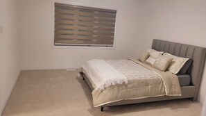 3 bedrooms, iron/ironing board, free WiFi, bed sheets - 3 BR, 3 WR House available near Niagara Falls, Brock univ and Premium Outlets. (Thorold)