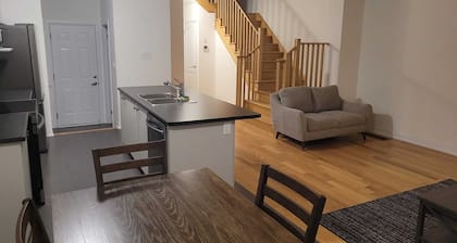 3 BR, 3 WR House available near Niagara Falls, Brock univ and Premium Outlets.