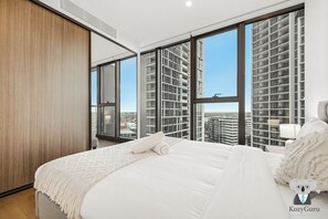 2 bedrooms, iron/ironing board, WiFi, bed sheets - KozyGuru | Lidcombe | Olympic Park Gem + Parking (Lidcombe)