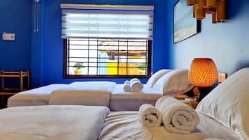 Quarto casal família, sacada, vista para o pátio | Cortinas blackout, Wi-Fi de cortesia