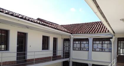 FAMILY APARTMENT 1 BLOCK FROM THE MAIN SQUARE. (NEAR MUSEUMS, BANKS)