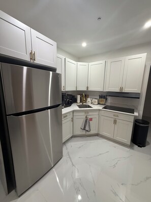 Fridge, microwave, stovetop, coffee/tea maker