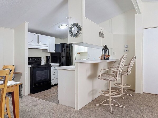 Frigorífic, microones, forn i placa de cuina 