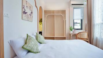 Premium Studio, City View | Desk, blackout drapes, free WiFi, bed sheets