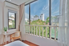 Monolocale Premium, vista città | Una scrivania, tende oscuranti, Wi-Fi gratuito, lenzuola