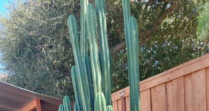 The 5th Wheel Nook. Perfect 1-bedroom, 1 couch bed, sleeps 3 One mil from hwy 15