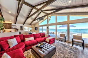 Smart TV, fireplace, video games, music library - Lake Tahoe Luxury Lakefront Villa Private Beach luxe9 (South Lake Tahoe)