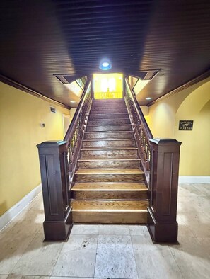 Interior - Castle on The River with Pool By Tampa Zoo! (Tampa)