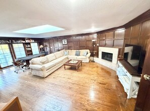 Living area - Castle on The River with Pool By Tampa Zoo! (Tampa)