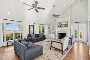 Smart TV, ping pong - Luxury, Close to Beach, Hot Tub, Pools, Pets ok w/fee, Amenity Card! Golf Course Views-2335 OC (Seabrook Island)