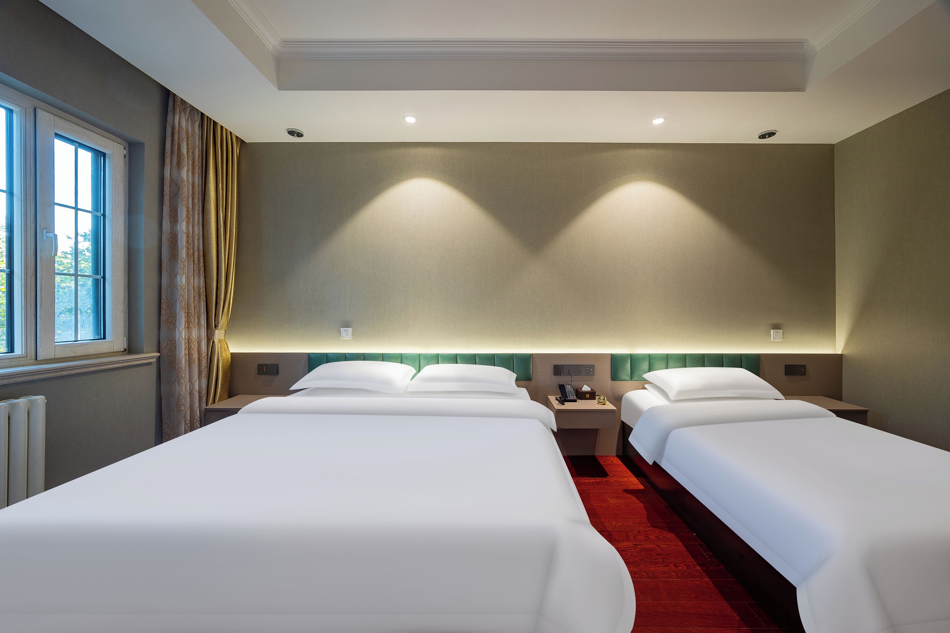 Family Triple Room, Pets allowed, Courtyard View | Desk, laptop workspace, free WiFi