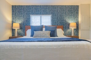 4 quartos, escrivaninha, ferros/tábuas de passar roupa