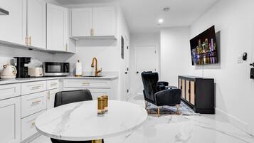 Micro-ondes, plaque de cuisson