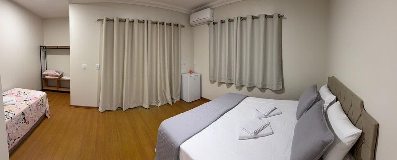 Familieværelse til 4 personer - udsigt til have | Gratis Wi-Fi