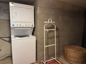 Interior - Cozy 1-bedroom townhome in beautiful Hot Springs Village with deck at West Gate. (Hot Springs)