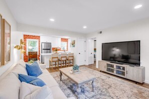 TV - Vibe at The Porter (Ocean Springs)