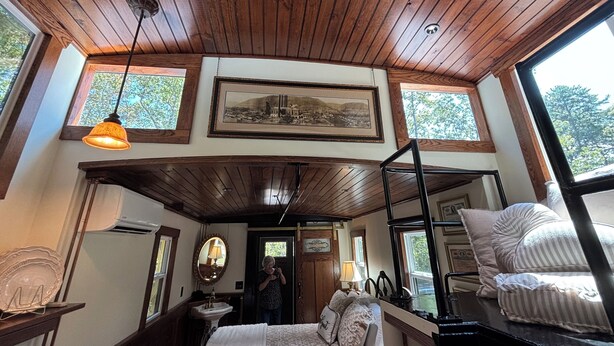 1 bedroom, WiFi, bed sheets - Jasper Short Line
1968 Train Caboose (Jasper)