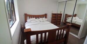 4 bedrooms, WiFi, bed sheets, wheelchair access - Riverside paradise with jetty and garden (Kerikeri)