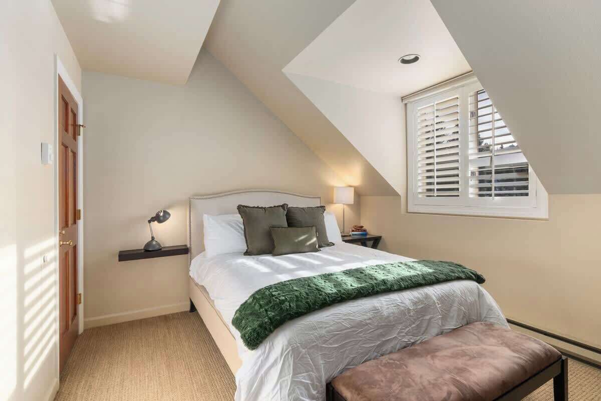 7 bedrooms, iron/ironing board, free WiFi