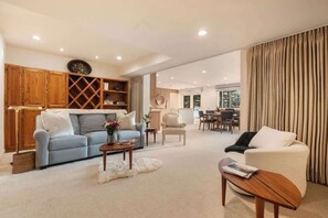 TV, fireplace, offices