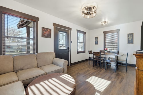 Peaceful 4-bedroom house with AC in charming Casper