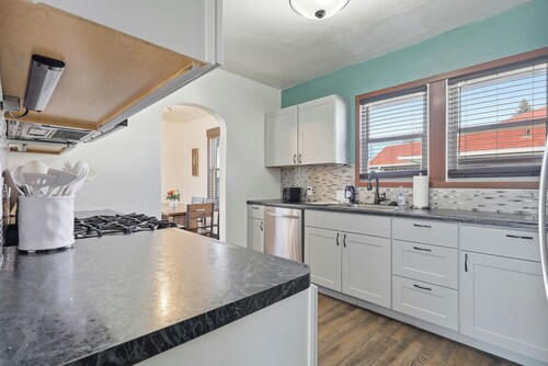 Peaceful 4-bedroom house with AC in charming Casper