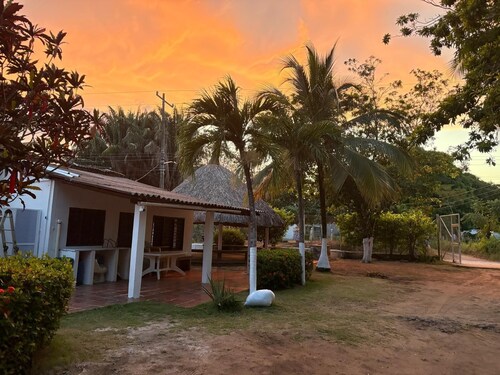 Family cabin in Punta Bolivar, safe condominium near the sea, with parking.