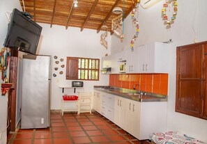 Private kitchen - Family cabin in Punta Bolivar, safe condominium near the sea, with parking. (San Antero)