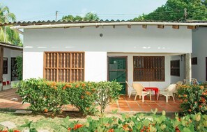 Property grounds - Family cabin in Punta Bolivar, safe condominium near the sea, with parking. (San Antero)