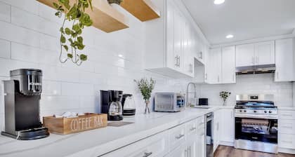 4 min from UCR, open floor-plan, monthly stays available